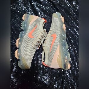 Nike Air VaporMax Flyknit 3 women's Size 7.5